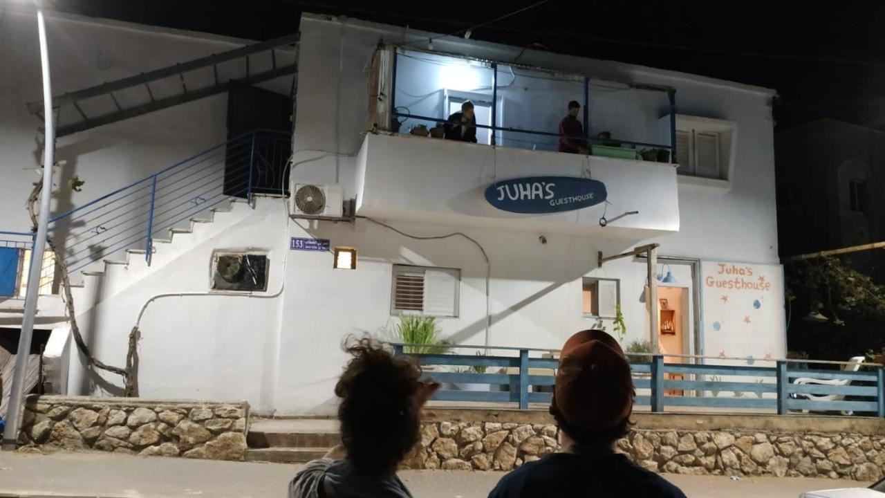 Juha'S Guesthouse - Zarqa Bay Jisr ez Zarqa Exterior photo